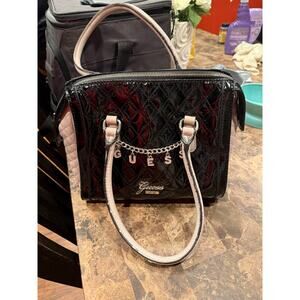 WOMENS GUESS PURSE/HANDBAG BLACK & CREAM LEATHER.